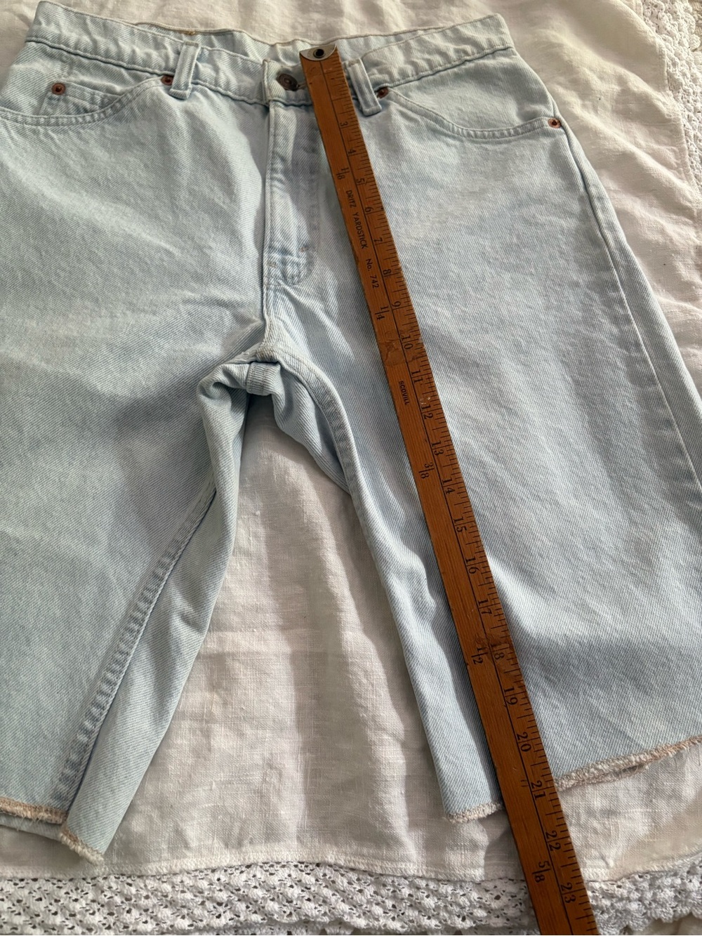 Vintage Levi’s 550 Light Blue Washed Denim Cutoff Shorts Bermuda 30 Made In USA - Picture 7 of 10